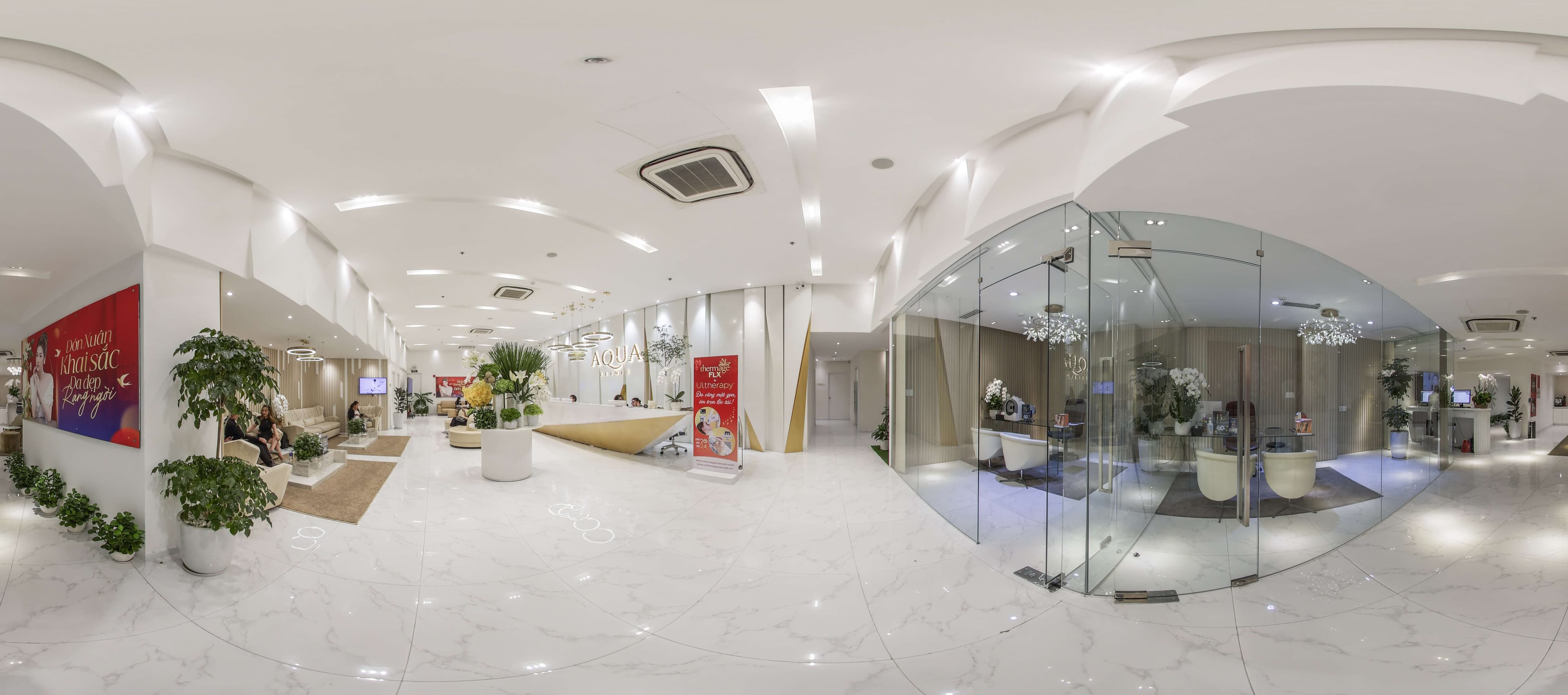 Reception area at Aqua Clinic in a 360° image